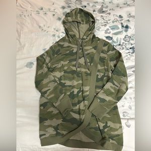 Old Navy breast-feeding hoodie, size medium. Very lightly worn. Maternity.